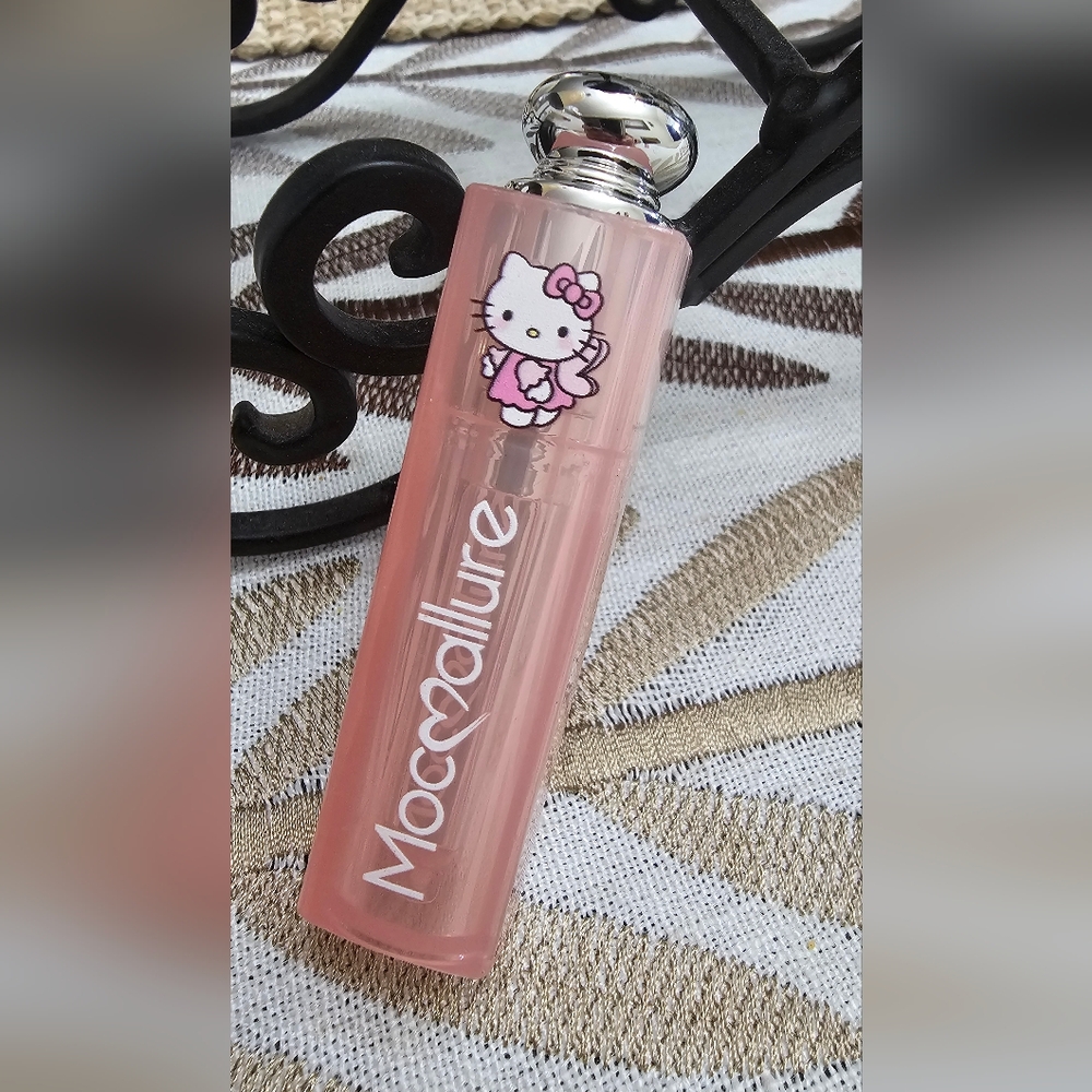 Mocallure Pink Lip Gloss with Hello Kitty Design NWOT